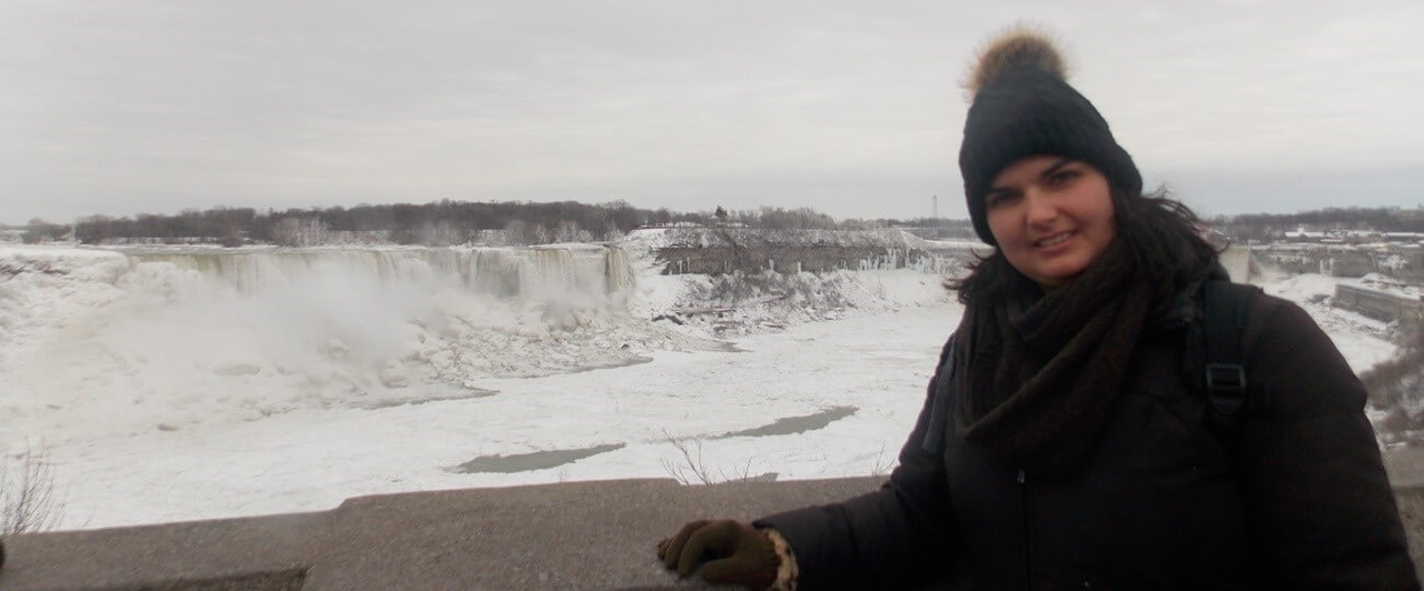 Jéssica viu a neve pela primeira vez, estudando em Toronto!