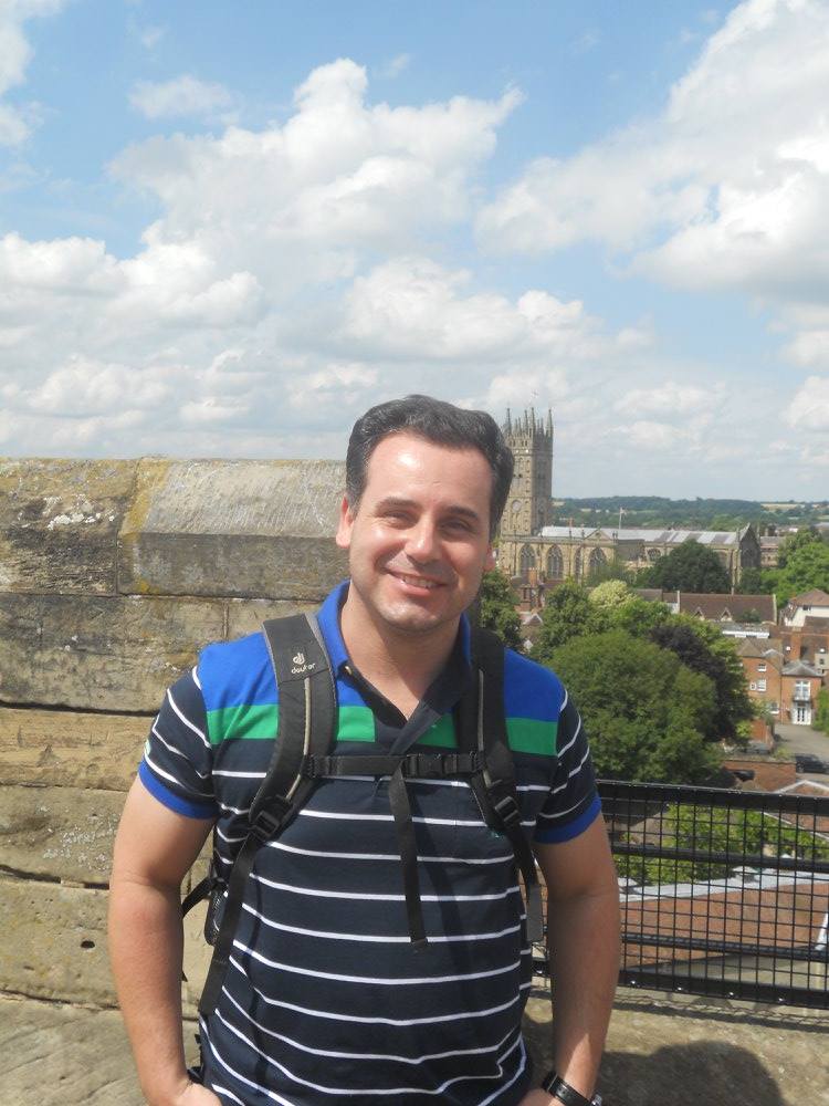 Marcelo estudou inglês em Oxford Marcelo estudou inglês em Oxford