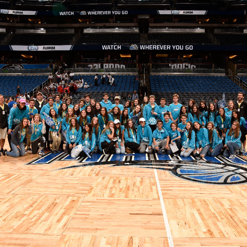 Fotos do nosso grupo da Disney na quadra do Orlando Magic Fotos do nosso grupo da Disney na quadra do Orlando Magic