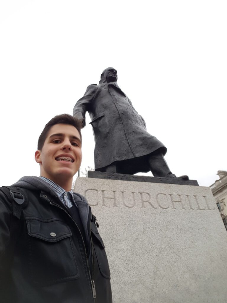 Bernardo estudou em Cambridge Bernardo estudou em Cambridge