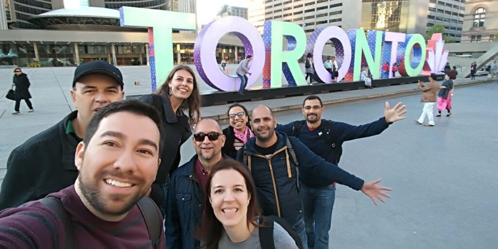 Elizabeth fez intercâmbio em Toronto Elizabeth fez intercâmbio em Toronto