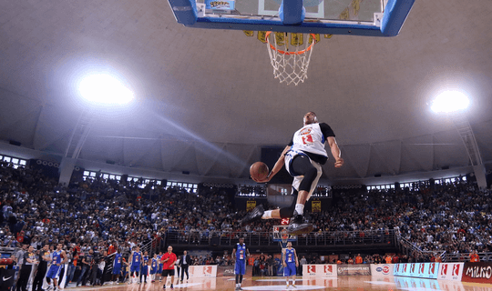 O programa de Férias Teen em Toronto, inclui um jogo de basquete da NBA.