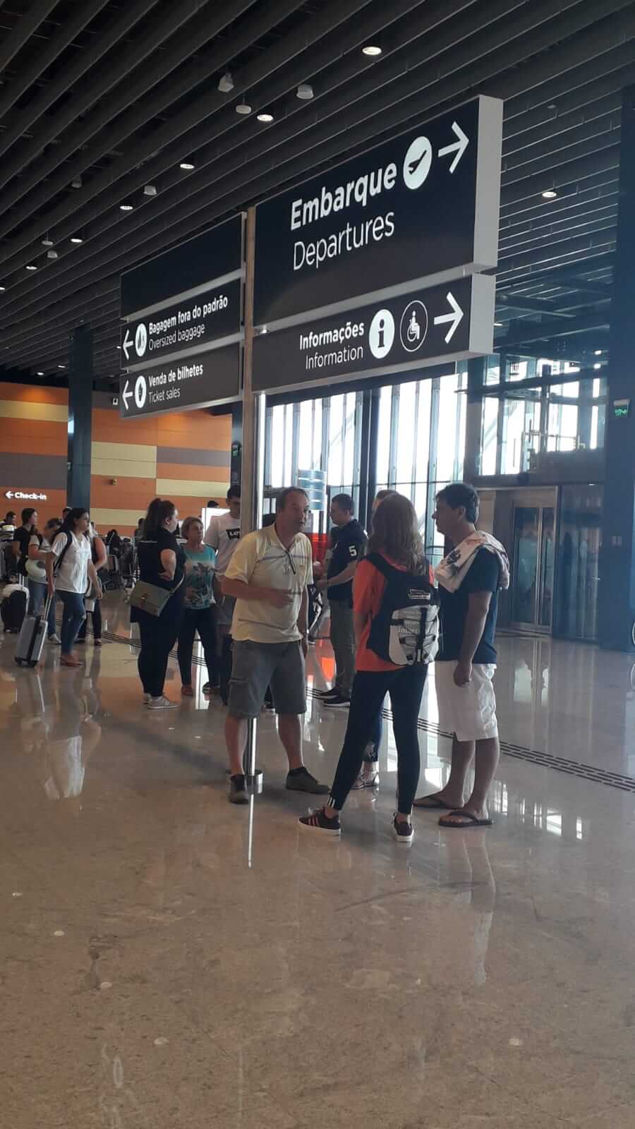 Embarque do grupo de Férias Teen Europa Jovem