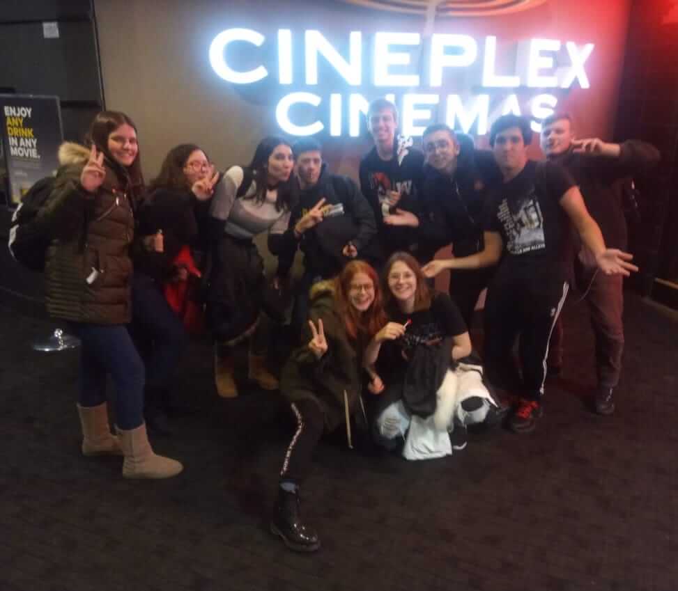Aventuras no metrô, cinema e restaurante tailandês Aventuras no metrô, cinema e restaurante tailandês