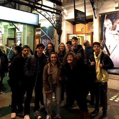 Noite no teatro: o Fantasma da Ópera Noite no teatro: o Fantasma da Ópera