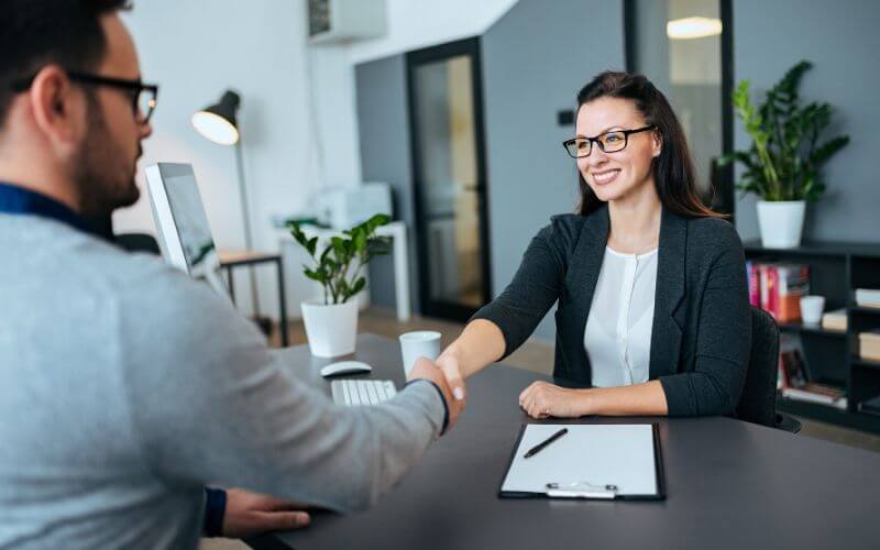 Um curso de espanhol é uma boa forma de competir mais no mercado de trabalho