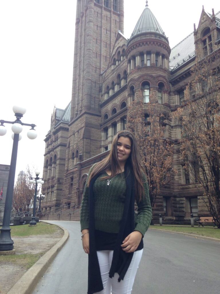 Vitória fez curso de inglês no Canadá Vitória fez curso de inglês no Canadá