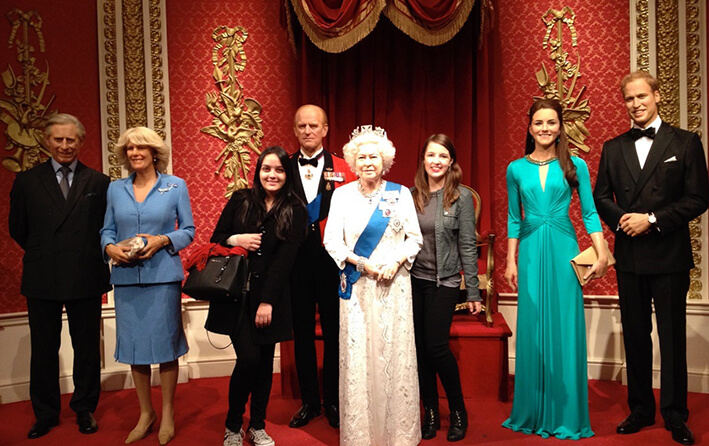 Carolina e Isabela fizeram intercâmbio na Inglaterra Carolina e Isabela fizeram intercâmbio na Inglaterra