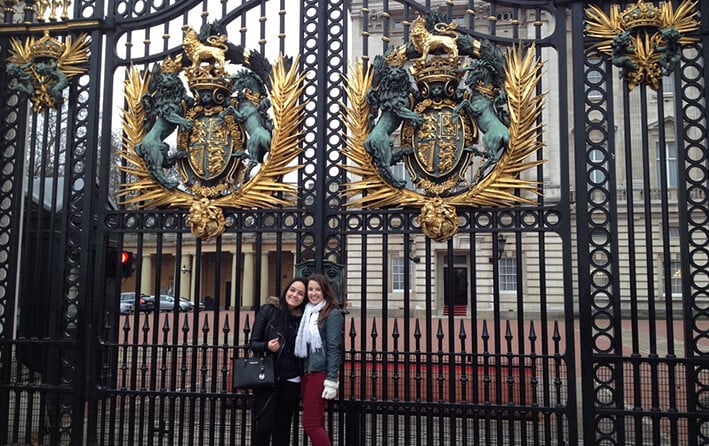 Carolina e Isabela fizeram intercâmbio em Londres Carolina e Isabela fizeram intercâmbio em Londres