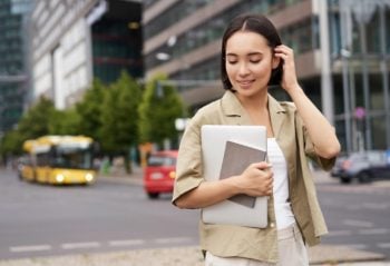 Trabalhar em Toronto: entenda as regras para estudantes internacionais