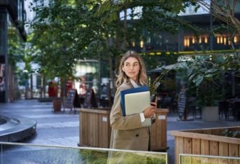 Trabalhar em Vancouver no intercâmbio: quando é permitido?
